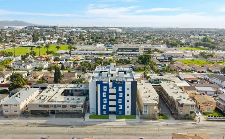 Pictures of Multifamily property located at 10136 S Inglewood Ave, Inglewood, CA 90304 for sales - image #1