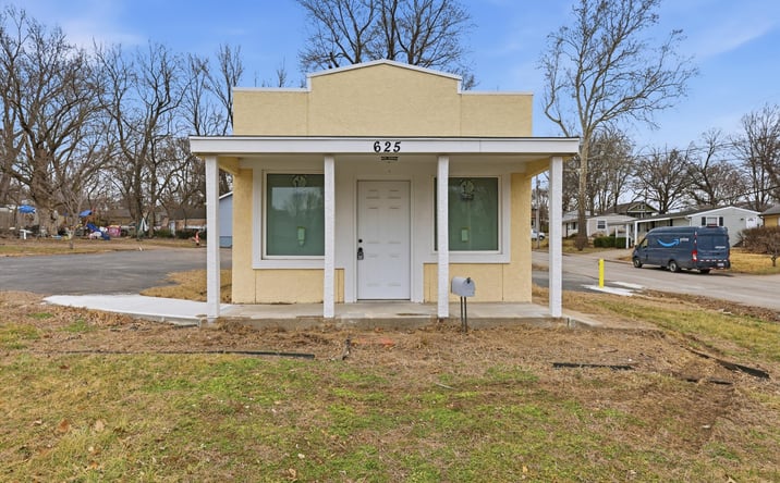 Pictures of Office, Retail property located at 625 West 23rd St S, Independence, MO 64055 for sales - image #1