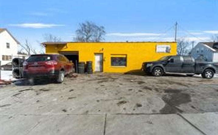 Pictures of Retail property located at 1501 6th Ave, Des Moines, IA 50314 for sales - image #1