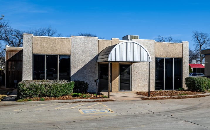 Pictures of Office, Retail property located at 11 NW 44th St, Lawton, OK 73505 for sales - image #1