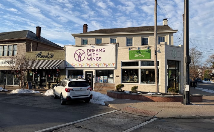 Pictures of Retail, Mixed Use property located at 2200 Dundee Rd, Louisville, KY 40205 for sales - image #1
