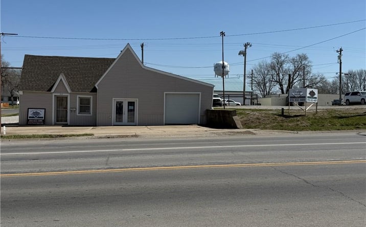 Pictures of Retail, Office, Business for Sale property located at 322 N Walnut Street, Cameron, MO 64429 for sales - image #1