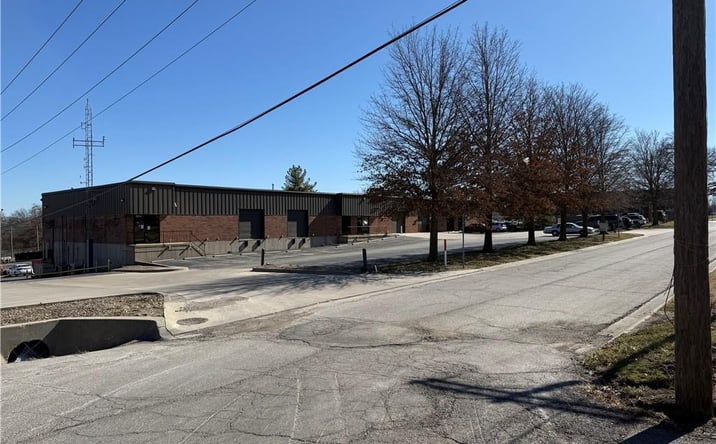 Pictures of Industrial, Retail, Office property located at 3121 S Dodgion Street, Independence, MO 64055 for sales - image #1