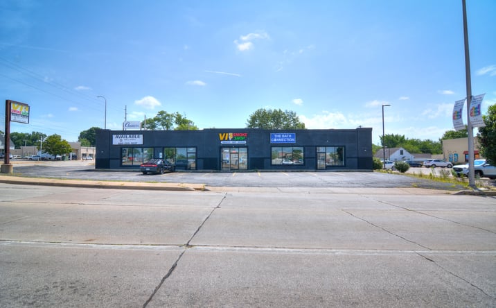 Pictures of Office, Retail property located at 4218 N Sheridan Rd, Peoria, IL 61614 for sales - image #1