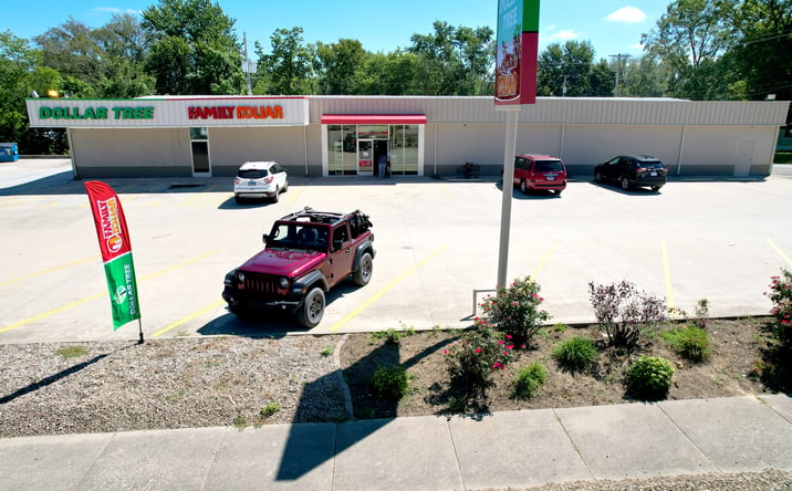 Pictures of Retail property located at 709 North Ct, Grayville, IL 62844 for sales - image #1
