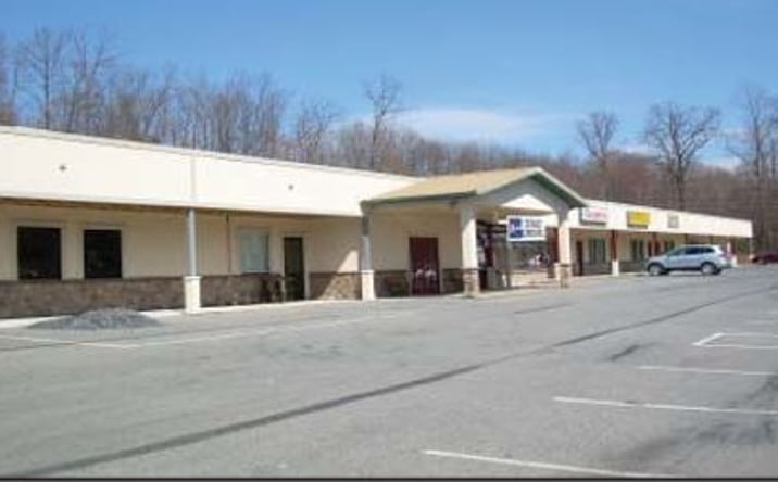 Pictures of Retail property located at 4330 Lehigh Dr, Walnutport, PA 18088 for sales - image #1