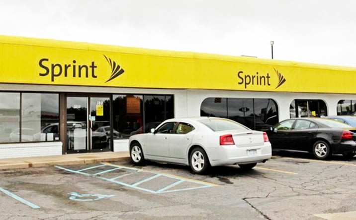 Pictures of Retail property located at 535 W 14 Mile Rd, Madison Heights, MI 48071 for sales - image #1