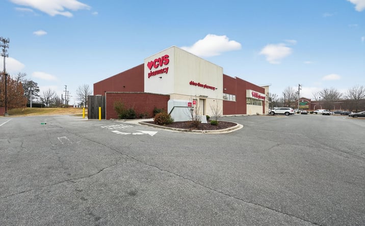 Pictures of Retail property located at 4000 Battleground Ave, Greensboro, NC 27410 for sales - image #1