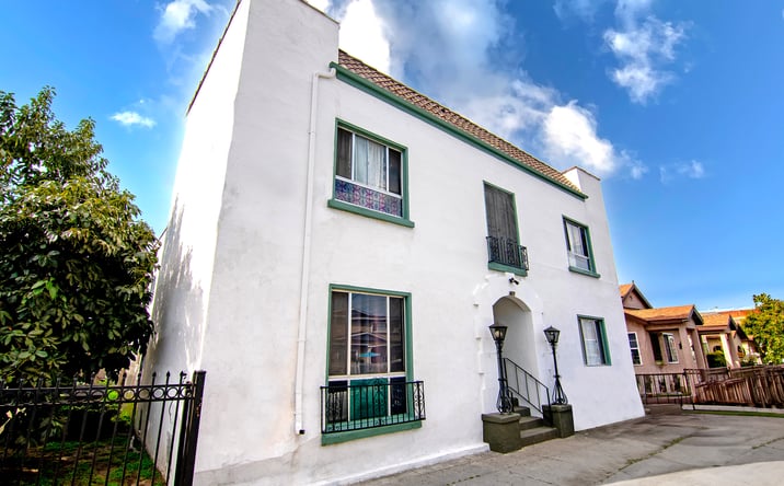 Pictures of Multifamily property located at 440 E 27th, Los Angeles, CA 90011 for sales - image #1