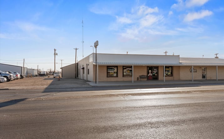 Pictures of Hospitality, Retail property located at 607 S Main St, Seminole, TX 79360 for sales - image #1