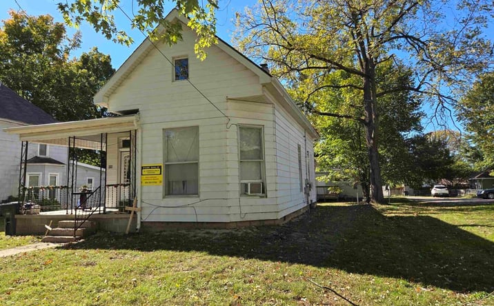 Pictures of Multifamily property located at 408 N Springer Street 2, Carbondale, IL 62901 for sales - image #1