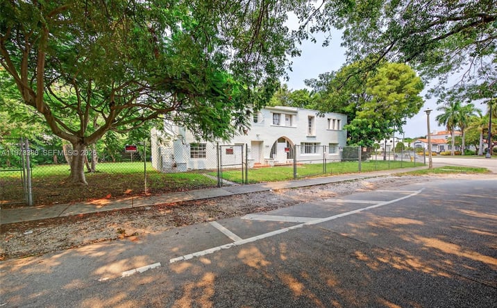 Pictures of Retail, Office property located at 5800 Biscayne Blvd, Miami, FL 33137 for sales - image #1