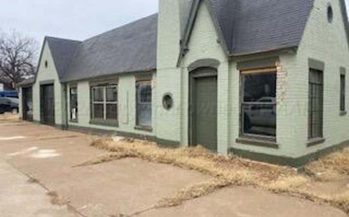 Pictures of Retail property located at 400 Ave F NE, Childress, TX 79201 for sales - image #1