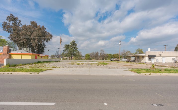 Pictures of Land property located at 217 Niles Pl, Bakersfield, CA 93305 for sales - image #1