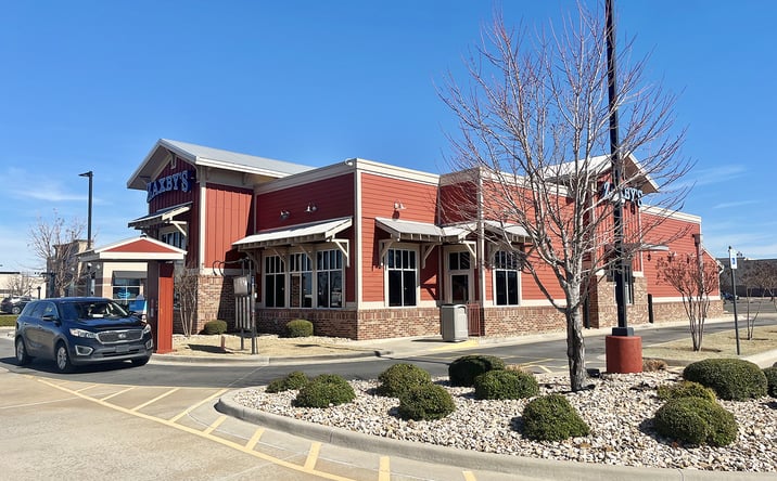 Pictures of Retail property located at 2720 S I-35 Service Rd, Moore, OK 73160 for sales - image #1