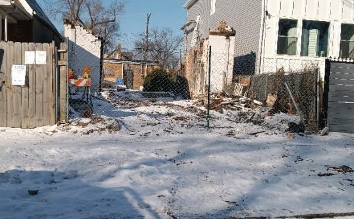 Pictures of Land property located at 854 N Saint Louis Avenue, Chicago, IL 60651 for sales - image #1