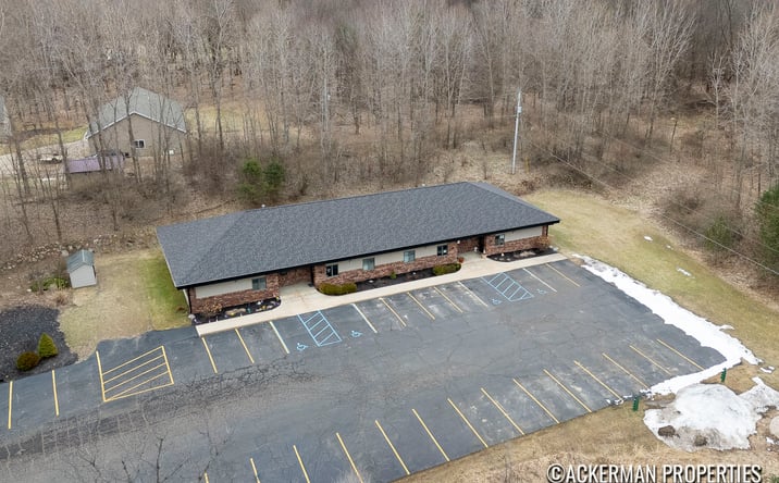 Pictures of Office property located at 450 Meadow Run Dr, Hastings, MI 49058 for sales - image #1
