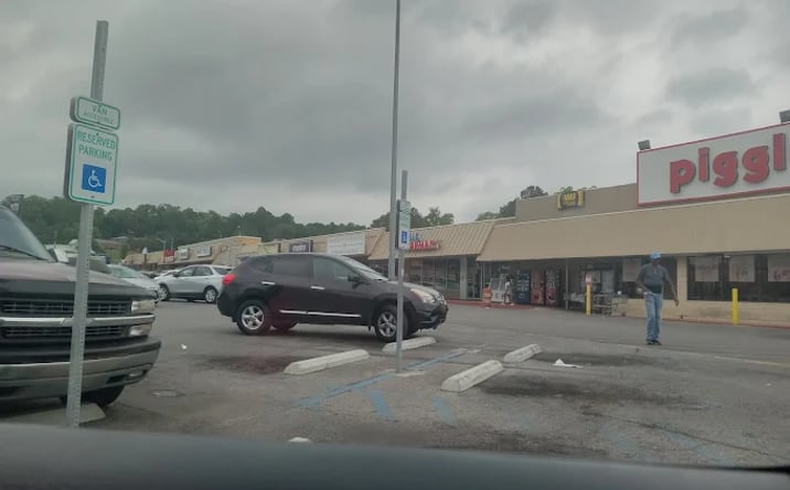 Pictures of Retail property located at 40 Phillips Dr, Midfield, AL 35228 for sales - image #1