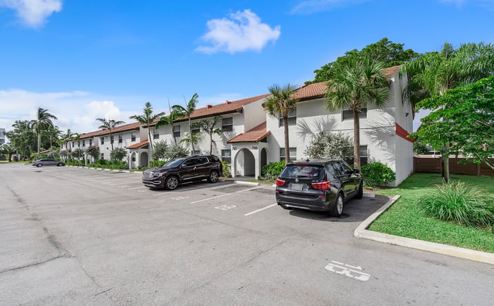 Pictures of Multifamily property located at 700 SW 81st Ave, North Lauderdale, FL 33068 for sales - image #1