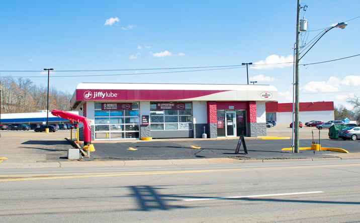 Pictures of Retail property located at 3046 Maple Ave, Zanesville, OH 43701 for sales - image #1