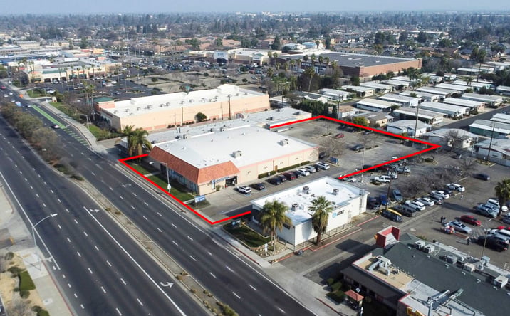 Pictures of Retail property located at 2240 S Mooney Blvd, Visalia, CA 93277 for sales - image #1