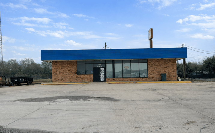 Pictures of Retail property located at 46 IH-10, Beaumont, TX 77702 for sales - image #1