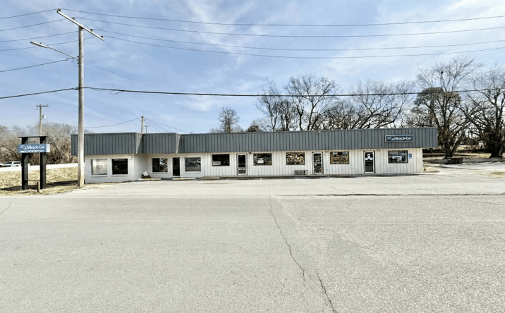 Pictures of Land, Mixed Use, Office, Retail property located at 305 S Center St, Grove, OK 74344 for sales - image #1