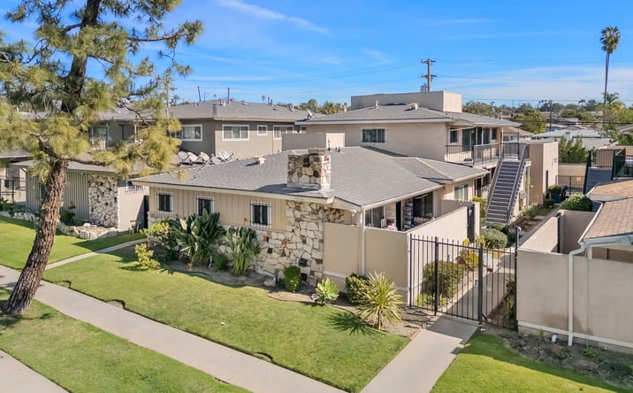 Pictures of Multifamily property located at 10630 Crenshaw Boulevard, Inglewood, CA 90303 for sales - image #1