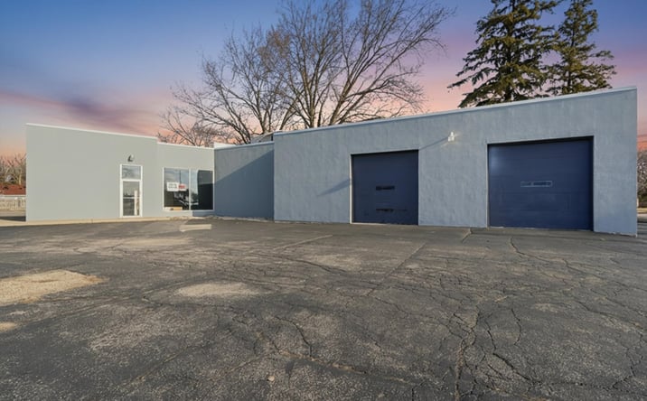 Pictures of Industrial property located at 640 E Northwest Highway, Palatine, IL 60074 for sales - image #1