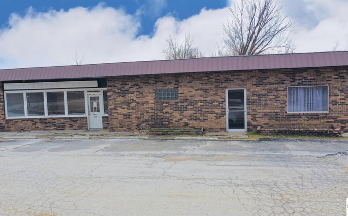 Pictures of Office property located at 1061 E 1st, Warsaw, MO 65355 for sales - image #1