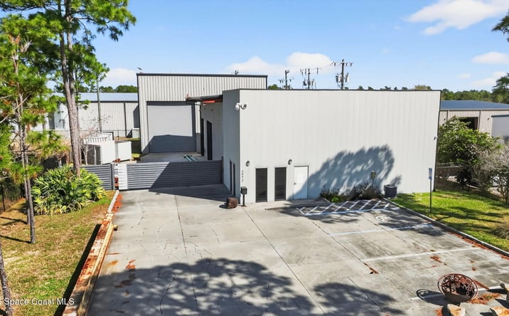 Pictures of Industrial property located at 2972 Oxbow Circle, Cocoa, FL 32926 for sales - image #1