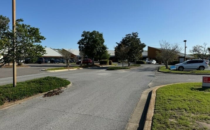 Pictures of Office property located at 4700 Bayou Blvd, Pensacola, FL 32503 for sales - image #1