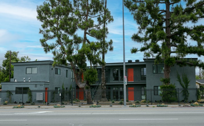 Pictures of Multifamily property located at 2716 S La Brea Ave, Los Angeles, CA 90016 for sales - image #1