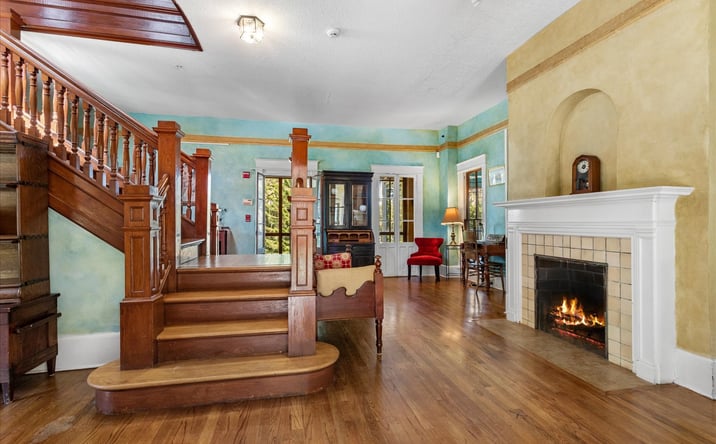 Pictures of Hospitality property located at 620 N Tubb St, Oakland, FL 34760 for sales - image #1