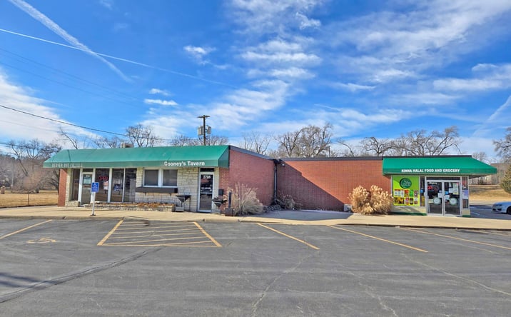 Pictures of Retail property located at 3708 Beaver Ave, Des Moines, IA 50310 for sales - image #1