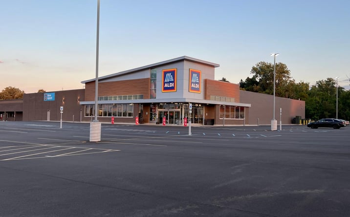 Pictures of Retail property located at 3021 E Michigan Ave, Jackson, MI 49202 for sales - image #1