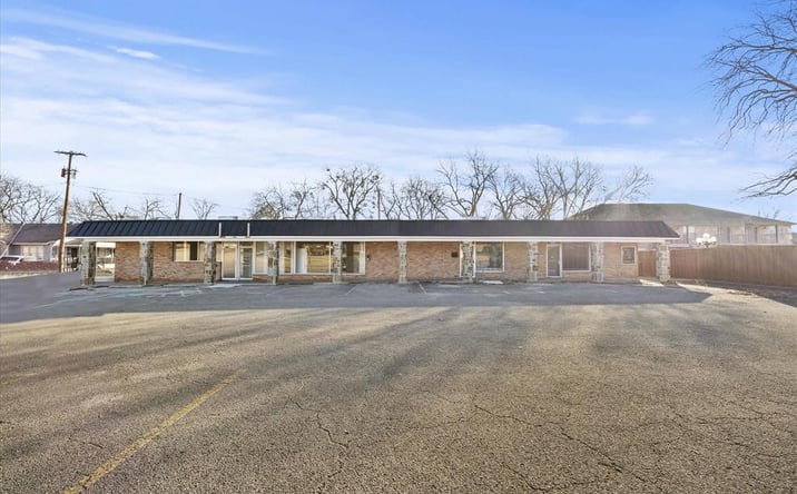 Pictures of Office property located at 2108 Monroe Street, Commerce, TX 75428 for sales - image #1