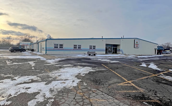 Pictures of Industrial, Retail, Special Purpose property located at 3000 Court St, Pekin, IL 61554 for sales - image #1