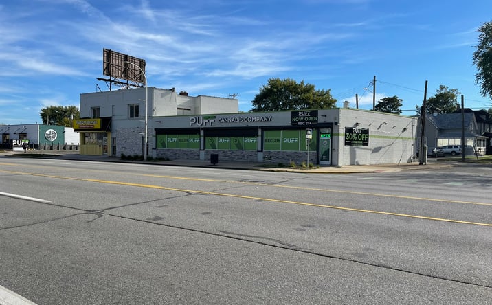 Pictures of Retail property located at  for sales - image #1