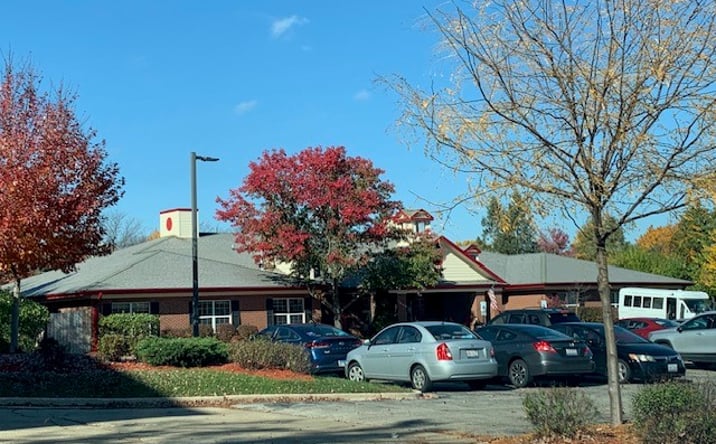 Pictures of Retail property located at 2601 S Quentin Rd, Schaumburg, IL 60173 for sales - image #1
