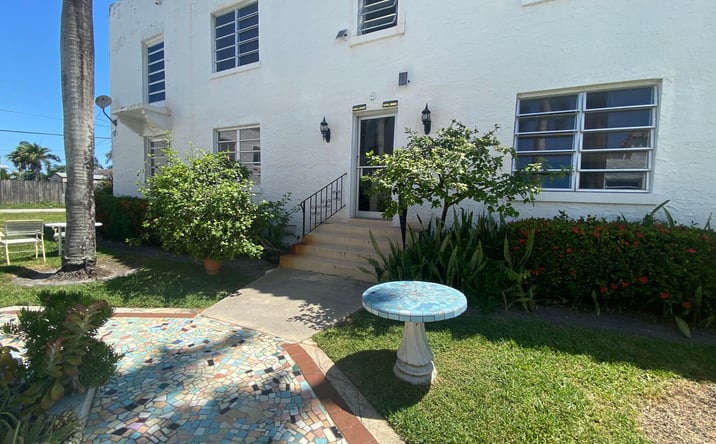 Pictures of Multifamily property located at 817 Tyler St, Hollywood, FL 33019 for sales - image #1