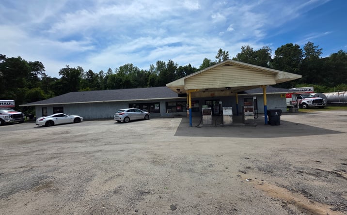 Pictures of Retail property located at 6088 Swamp Fox Hwy E, Tabor City, NC 28463 for sales - image #1