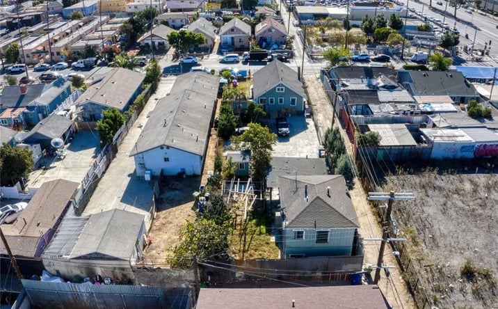 Pictures of Multifamily property located at 947 81, Los Angeles, CA 90044 for sales - image #1