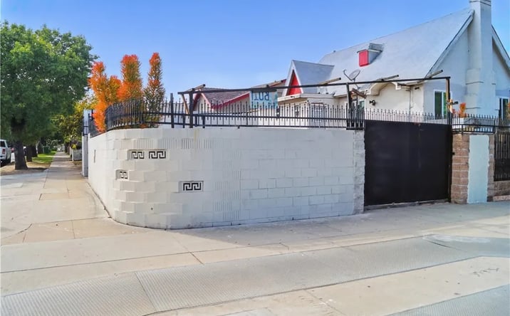 Pictures of Multifamily property located at 7515 S Vermont Avenue, Los Angeles, CA 90044 for sales - image #1