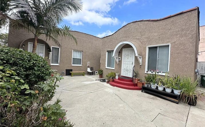 Pictures of Multifamily property located at 901 N El Centro Avenue, Hollywood, CA 90038 for sales - image #1