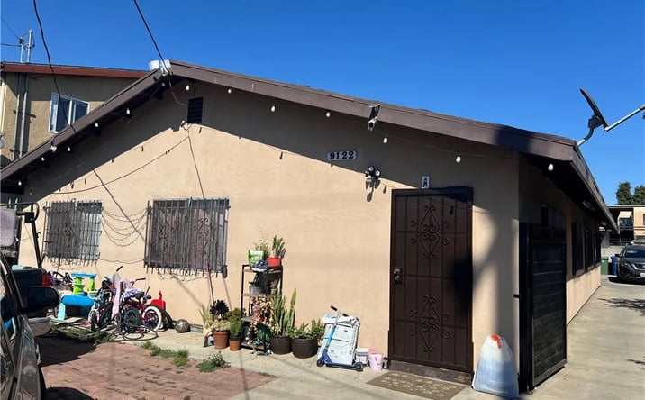 Pictures of Multifamily property located at 9122 S Hoover Street, Los Angeles, CA 90044 for sales - image #1
