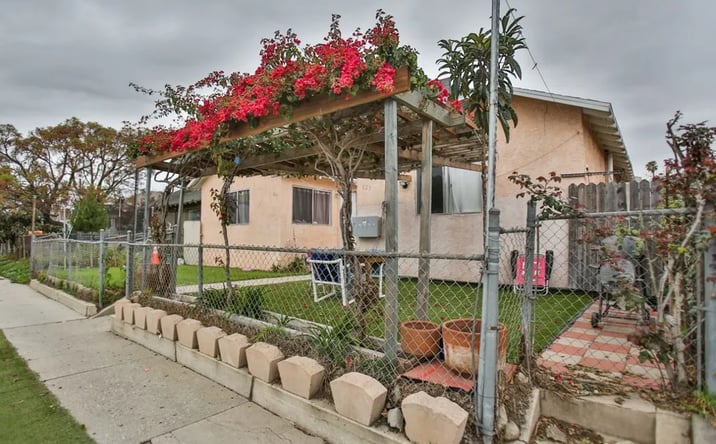 Pictures of Multifamily property located at 823 W 81st Street, Los Angeles, CA 90044 for sales - image #1