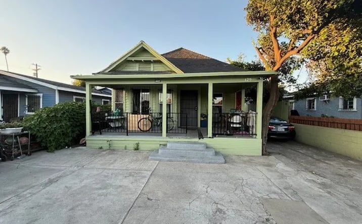 Pictures of Multifamily property located at 127 E 81st, Los Angeles, CA 90003 for sales - image #1