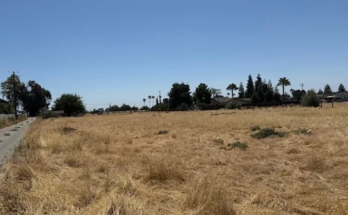 Pictures of Land property located at 3207 N Valentine, Fresno, CA 93722 for sales - image #1