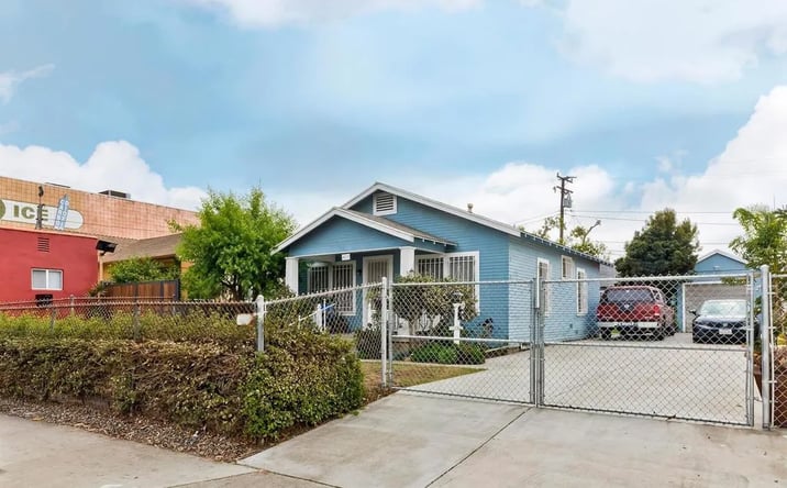 Pictures of Multifamily property located at 424 W Arbor Vitae Street, Inglewood, CA 90301 for sales - image #1